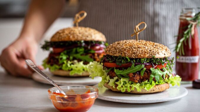 Der neue Ernährungsteller: mehr von der Pflanze – weniger vom Tier!