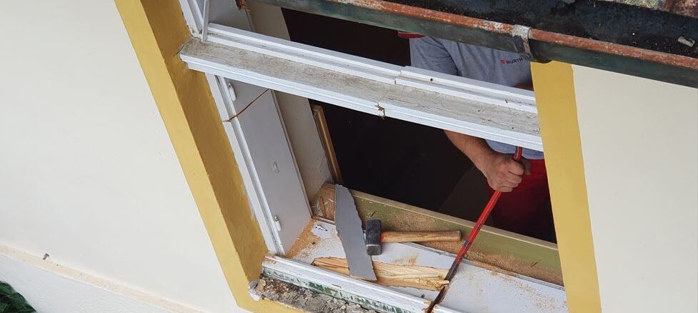 Der Austausch alter Fenster gegen neue, energieeffiziente Modelle kann einen erheblichen Beitrag zur Reduzierung der Wärmeverluste und zur Senkung der Heizkosten leisten.