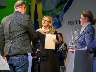 „Was wir kennen, schätzen wir und was wir schätzen, schützen wir“, sagten Landeshauptfrau Johanne Mikl-Leitner und Landesrätin Susanne Rosenkranz bei der Verleihung der Naturschutzpreise. © NLK Burchhart