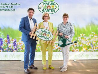 "Natur im Garten" Geschäftsführer Matthias Wobornik, Landeshauptfrau Johanna Mikl-Leitner und "Natur im Garten" Geschäftsführerin Christa Lackner (v.l.n.r.) © NLK Pfeiffer