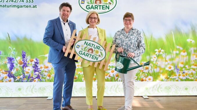 "Natur im Garten" Geschäftsführer Matthias Wobornik, Landeshauptfrau Johanna Mikl-Leitner und "Natur im Garten" Geschäftsführerin Christa Lackner (v.l.n.r.) © NLK Pfeiffer