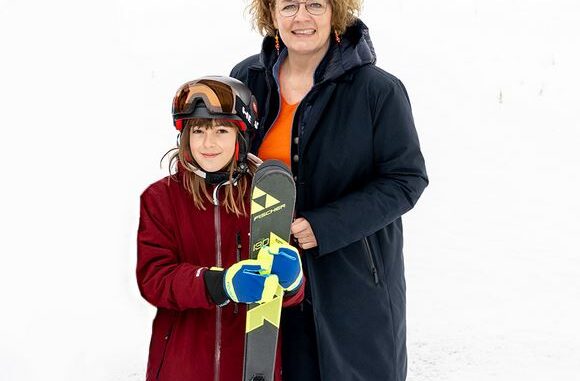 Familien-Landesrätin Christiane Teschl-Hofmeister mit Magdalena. © NLK Burchhart